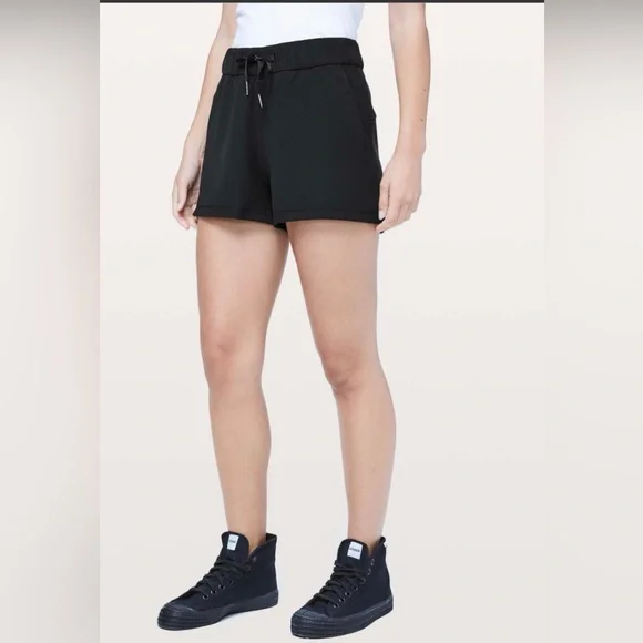 Lululemon On The Fly Short *Woven *2.5" Black Size 12 - Picture 1 of 16